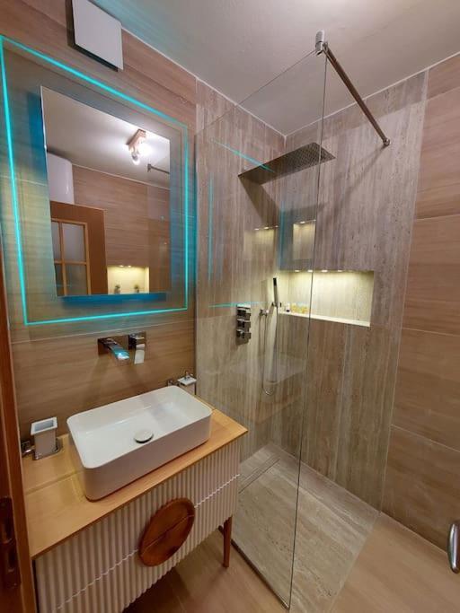 Frequency 286 Tirane Apartamento Exterior foto