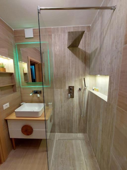 Frequency 286 Tirane Apartamento Exterior foto
